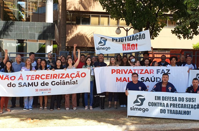  Profissionais do Samu de Goiânia mantêm greve e realizam mobilização em frente ao Ministério Público Estadual