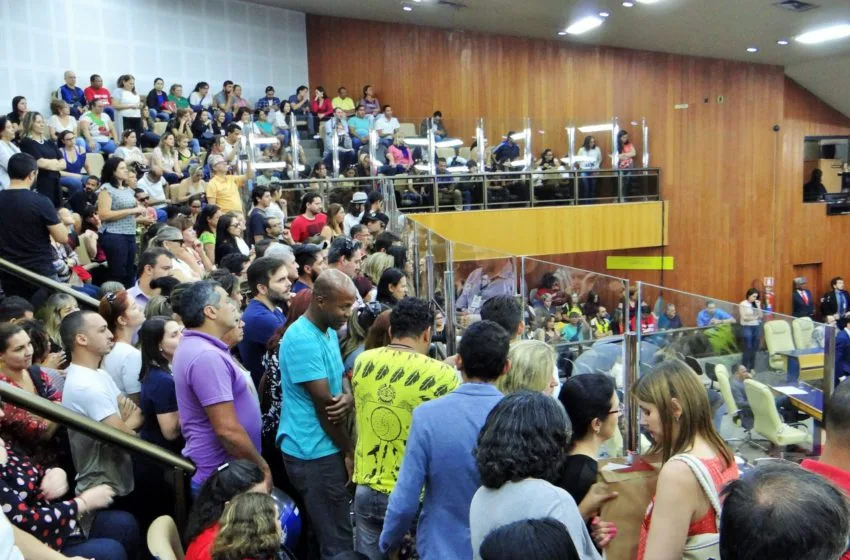  Câmara Municipal mantém veto do prefeito ao retroativo da data-base