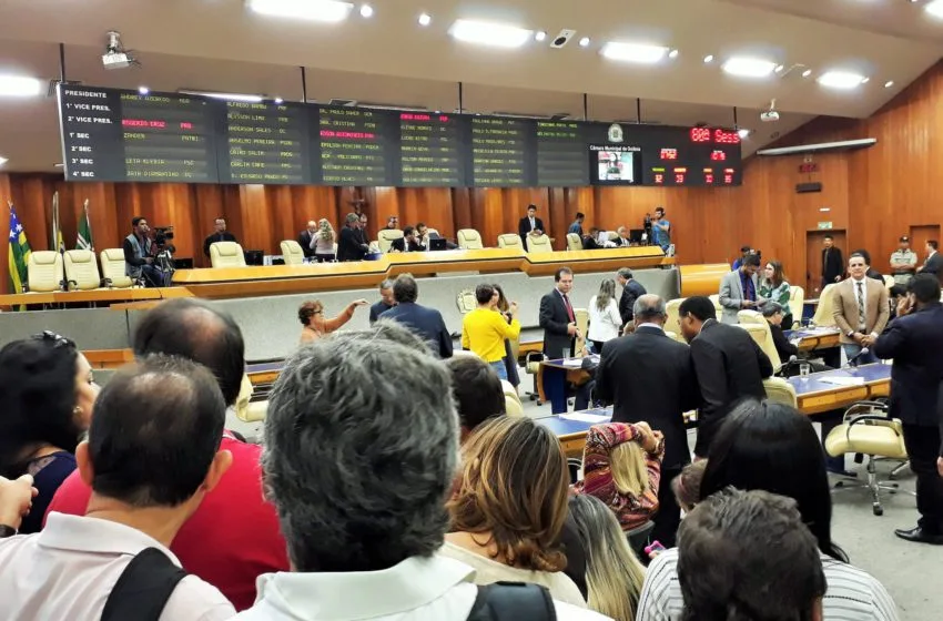  Câmara pode derrubar veto à data-base dos servidores de Goiânia nesta terça-feira (13)