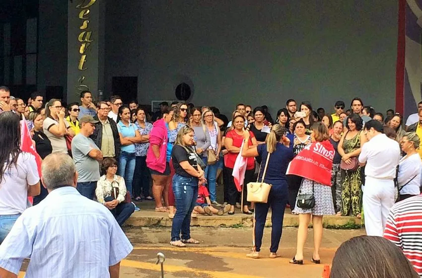  Prefeitura de Anápolis nega titulação e servidores reagem com novo protesto
