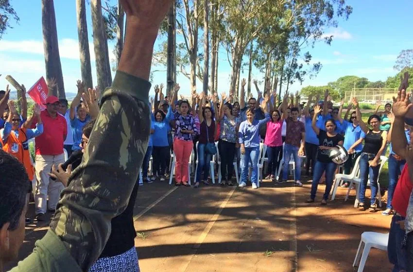  Senador Canedo: com ressalva, nova proposta sobre plano de cargo é aprovada em assembleia geral