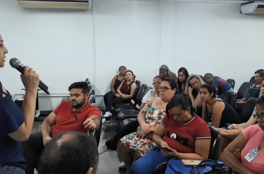  “O papel não pode ser mais importante do que o paciente”, alerta diretora do Sindsaúde em reunião no Hugo