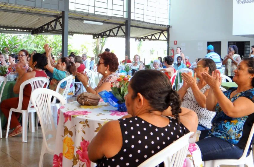 Mais uma edição da festa dos aposentados ocorre no clube do Sindsaúde