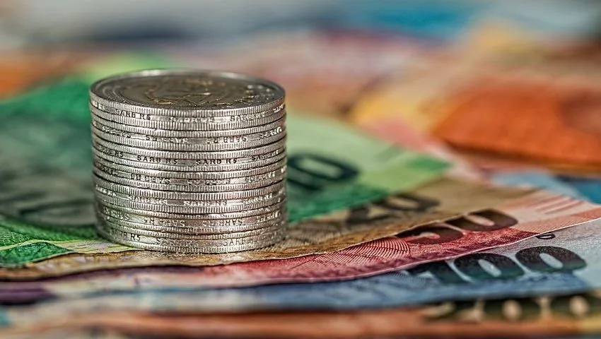  Sindsaúde ingressa com ações para requerer diferença salarial para a saúde