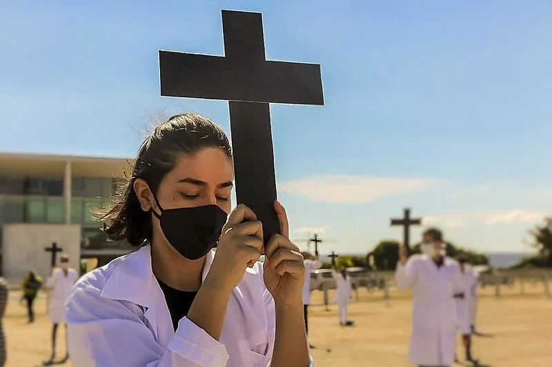  Profissionais da Enfermagem realizam ato em solidariedade aos 3 mil 800 colegas contaminados