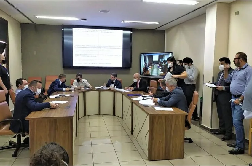  Parecer favorável ao quinquênio dos servidores de Goiânia é aprovado na CCJ da Câmara