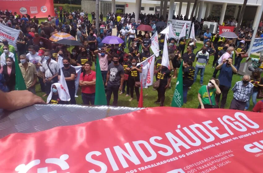  ESTADO: maioria dos servidores decide aceitar proposta de 10,16% para receber data-base