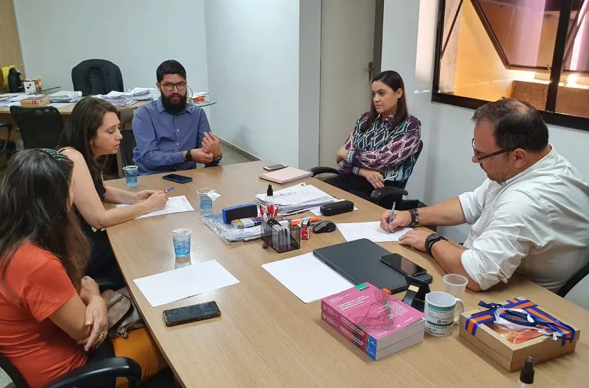  Goiânia – Sindsaúde discute progressão, quinquênio e o piso dos agentes com o Secretário de Administração.