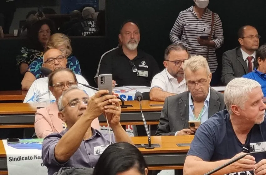  Agenda de luta para impedir aprovação da PEC 32 no Congresso e evitar prejuízos ao serviço público é discutida em Brasília